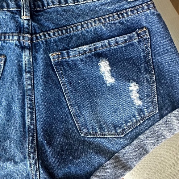 Amuse Society Cuffed Jean Shorts - Picture 3 of 5